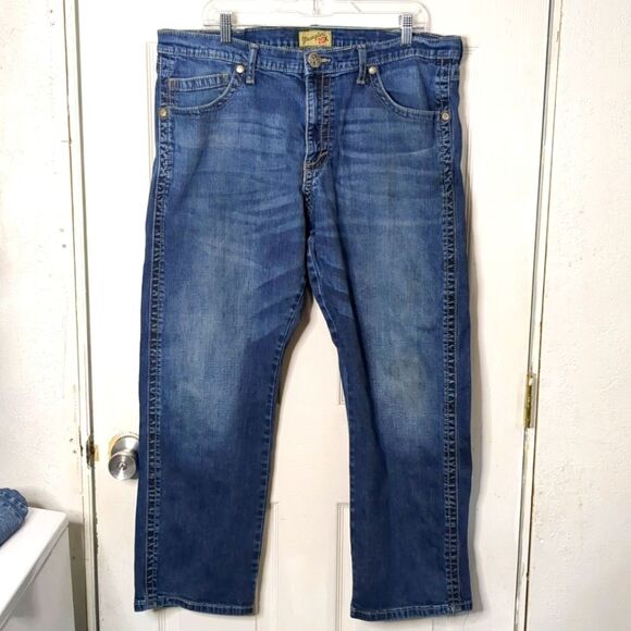 Men's Wrangler Straight Leg Jeans Size 38x30 - Picture 1 of 11